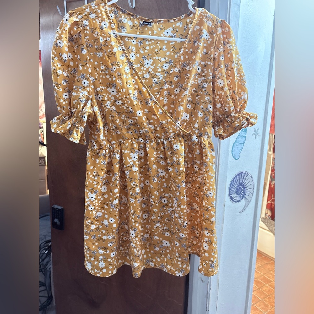 SHEIN Mustard Yellow Floral V-Neck Blouse